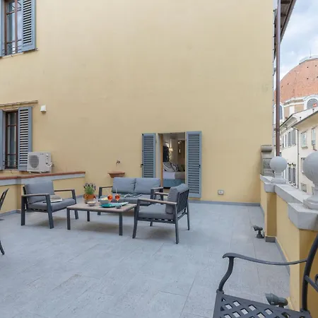 아파트 Design With Large Terrace