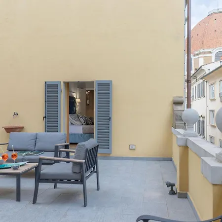 Design With Large Terrace شقة *