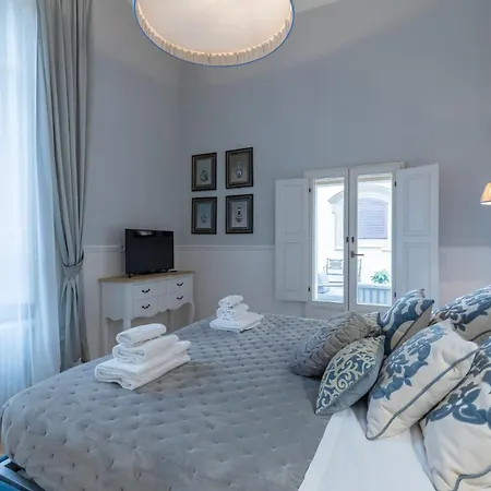 Apartman Design With Large Terrace *